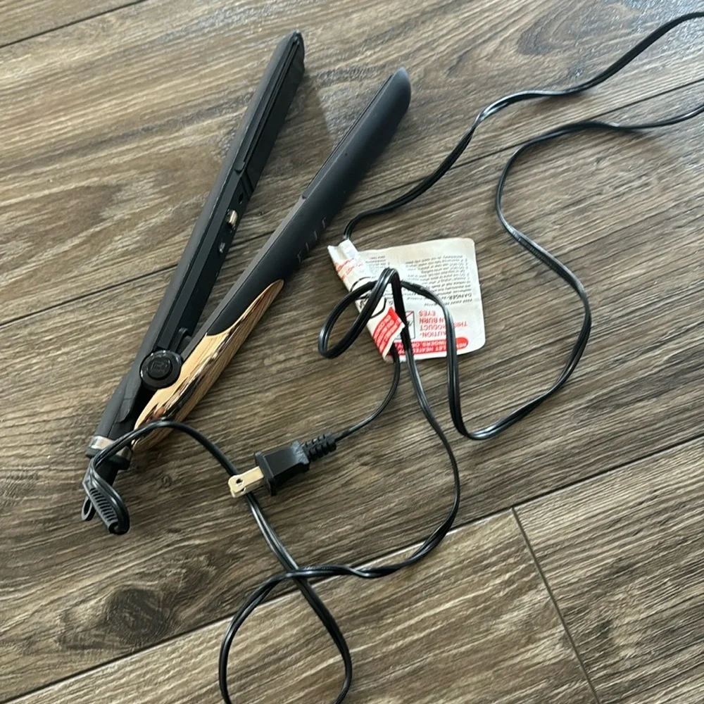 ELLE HAIR STRAIGHTENER